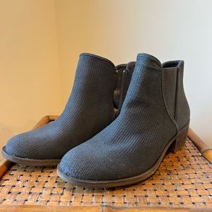 Size 7.5 Kensie boots - brand new
